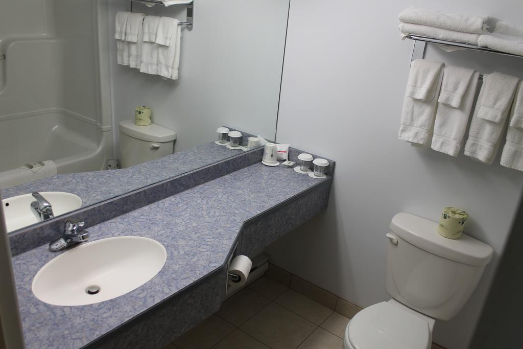 Days Inn By Wyndham Edmundston Exterior photo
