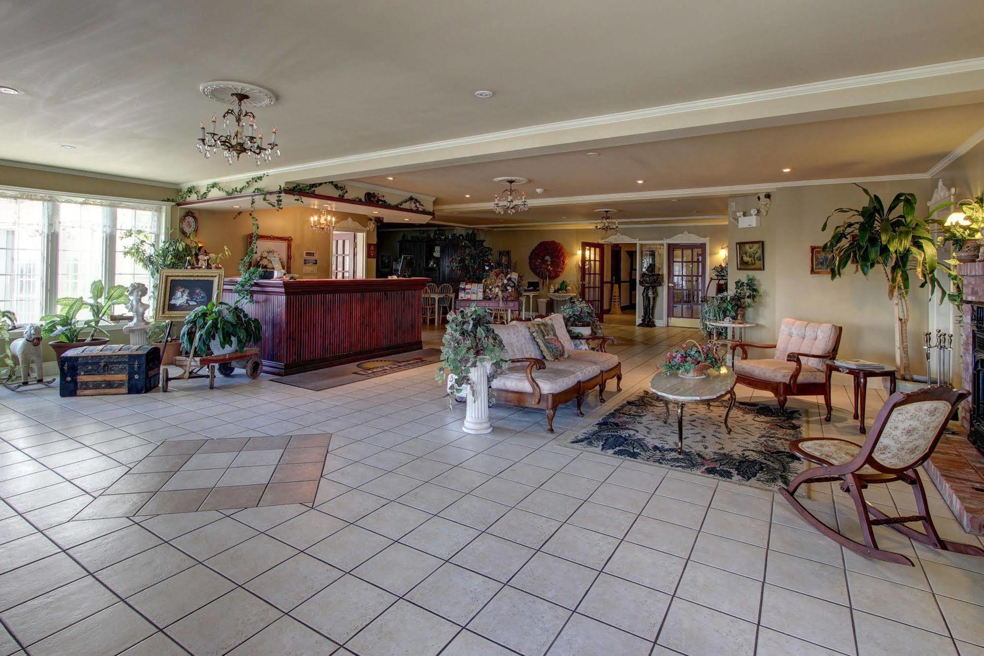 Days Inn By Wyndham Edmundston Exterior photo